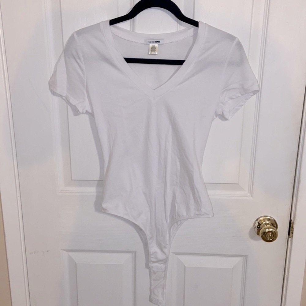 Fashion Nova White shirt sleeve t-shirt bodysuit
